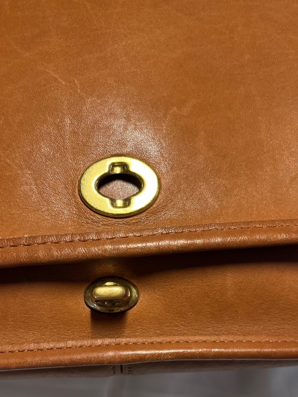 Vintage COACH Compact Pouch (Model 9620) Leather Crossbody Bag - Picture 5 of 7